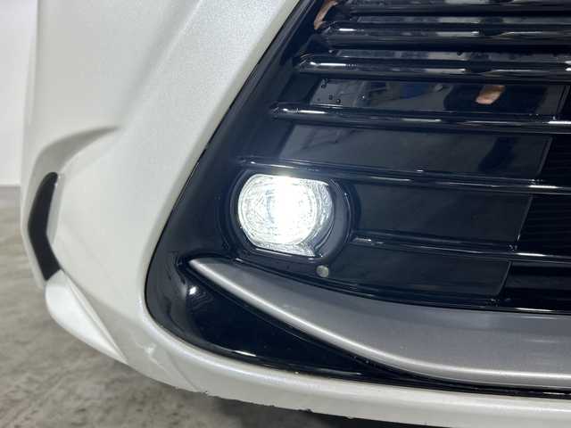トヨタ カローラツーリング ハイブリッド ダブルバイビー 福岡県 2023(令5)年 4.2万km プラチナホワイトパールマイカ 禁煙車/純正10.5インチナビ/・AM/FM/BT/フルセグTV/・バックモニター/トヨタセーフティセンス/ハーフレザーシート/・シートヒーター(D/N)/革巻きステアリング/・ステアリングリモコン/・ステアリングヒーター/ETC2.0/ブレーキホールド/LEDヘッドライト/・オートライト/・フォグランプ/・ヘッドライトレベライザー/純正17インチアルミホイール