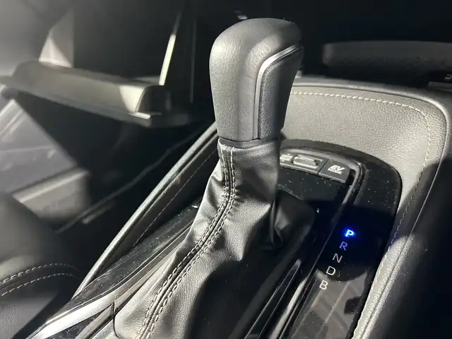 トヨタ カローラツーリング ハイブリッド ダブルバイビー 福岡県 2023(令5)年 4.2万km プラチナホワイトパールマイカ 禁煙車/純正10.5インチナビ/・AM/FM/BT/フルセグTV/・バックモニター/トヨタセーフティセンス/ハーフレザーシート/・シートヒーター(D/N)/革巻きステアリング/・ステアリングリモコン/・ステアリングヒーター/ETC2.0/ブレーキホールド/LEDヘッドライト/・オートライト/・フォグランプ/・ヘッドライトレベライザー/純正17インチアルミホイール