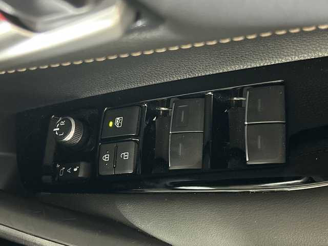 トヨタ カローラツーリング ハイブリッド ダブルバイビー 福岡県 2023(令5)年 4.2万km プラチナホワイトパールマイカ 禁煙車/純正10.5インチナビ/・AM/FM/BT/フルセグTV/・バックモニター/トヨタセーフティセンス/ハーフレザーシート/・シートヒーター(D/N)/革巻きステアリング/・ステアリングリモコン/・ステアリングヒーター/ETC2.0/ブレーキホールド/LEDヘッドライト/・オートライト/・フォグランプ/・ヘッドライトレベライザー/純正17インチアルミホイール