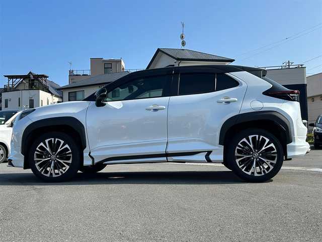 トヨタ ヤリスクロス ハイブリッド Z 静岡県 2022(令4)年 5.4万km ブラックマイカ/プラチナホワイトパールマイカ エンジンスタートボタン/パワーステアリング/パワーウィンドウ/パーキングアシスト/寒冷地仕様/100V充電/クルーズコントロール/オートエアコン/USB入力端子/ETC2.0/全方位カメラ/純正ナビ/フロアマット/モデリスタエアロ（フロント/サイド/リア）/D席パワーシート/D席N席シートヒーター/ABS/コーナーセンサー前後/レーンキープアシスト/オートライト/オートマチックハイビーム/LEDヘッドライト/W+サイドエアバック/衝突軽減システム/ステアリングヒーター