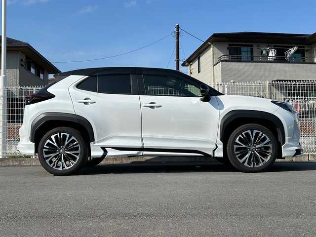 トヨタ ヤリスクロス ハイブリッド Z 静岡県 2022(令4)年 5.4万km ブラックマイカ/プラチナホワイトパールマイカ エンジンスタートボタン/パワーステアリング/パワーウィンドウ/パーキングアシスト/寒冷地仕様/100V充電/クルーズコントロール/オートエアコン/USB入力端子/ETC2.0/全方位カメラ/純正ナビ/フロアマット/モデリスタエアロ（フロント/サイド/リア）/D席パワーシート/D席N席シートヒーター/ABS/コーナーセンサー前後/レーンキープアシスト/オートライト/オートマチックハイビーム/LEDヘッドライト/W+サイドエアバック/衝突軽減システム/ステアリングヒーター