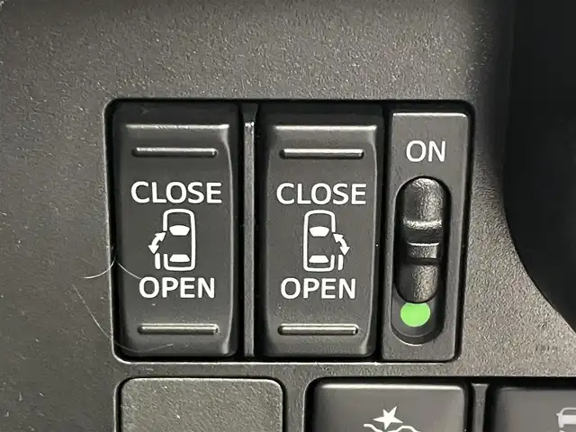 トヨタ タンク カスタムG－T 埼玉県 2017(平29)年 6.9万km ブラックマイカ/マゼンダベリーメタリック スマートアシスト２　純正９インチナビ　バックカメラ　ビルトインＥＴＣ　前後ドライブレコーダー　クルーズコントロール　シートヒーター　スマートキー　純正アルミホイール　オートライト　ＬＥＤライト　地デジ