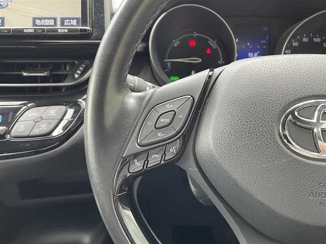 トヨタ Ｃ－ＨＲ S 佐賀県 2017(平29)年 6.8万km ホワイトパールクリスタルシャイン トヨタセーフティセンス/・プリクラッシュセーフティ/・レーダークルーズコントロール/・レーンディパーチャーアラート/・オートマチックハイビーム/純正9インチSDナビ/・バックカメラ/・フルセグTV/BT/CD/DVD/純正17インチAW/フォグランプ/オートライト/ETC2.０/プッシュスタート/トノカバー/電動格納ミラー/ドアバイザー/ヘッドライトレベライザー/エアバックW/サイド/カーテン