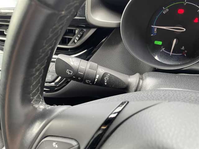 トヨタ Ｃ－ＨＲ S 佐賀県 2017(平29)年 6.8万km ホワイトパールクリスタルシャイン トヨタセーフティセンス/・プリクラッシュセーフティ/・レーダークルーズコントロール/・レーンディパーチャーアラート/・オートマチックハイビーム/純正9インチSDナビ/・バックカメラ/・フルセグTV/BT/CD/DVD/純正17インチAW/フォグランプ/オートライト/ETC2.０/プッシュスタート/トノカバー/電動格納ミラー/ドアバイザー/ヘッドライトレベライザー/エアバックW/サイド/カーテン