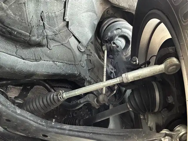 トヨタ ＲＡＶ４ G 滋賀県 2019(令1)年 4万km アティチュードブラックマイカ ガソリン/4WD/CVT/純正7インチナビ(NSZT-W68T)/【AM/FM/CD/DVD/SD/TVフルセグ/Bluetooth】/ビルトインETC/ドライブレコーダー/パワーバックドア/シートヒーター/エアシート/パワーシート/黒革シート/トヨタセーフティセンス/・プリクラッシュ/・レーンキープアシスト/・レーダークルーズコントロール（全車速追従機能付き）/・標識検知機能/バックカメラ/ブラインドスポットモニター/横滑り防止装置/電動サイドブレーキ/革巻きステアリング/ステアリングヒーター/ステアリングスイッチ/オートライト/LEDヘッドライト/電動格納ウインカーミラー/純正ドアバイザー/純正フロアマット