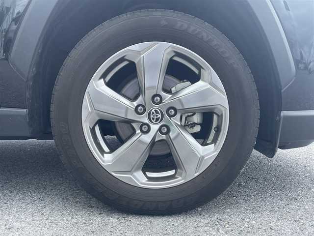 トヨタ ＲＡＶ４ G 滋賀県 2019(令1)年 4万km アティチュードブラックマイカ ガソリン/4WD/CVT/純正7インチナビ(NSZT-W68T)/【AM/FM/CD/DVD/SD/TVフルセグ/Bluetooth】/ビルトインETC/ドライブレコーダー/パワーバックドア/シートヒーター/エアシート/パワーシート/黒革シート/トヨタセーフティセンス/・プリクラッシュ/・レーンキープアシスト/・レーダークルーズコントロール（全車速追従機能付き）/・標識検知機能/バックカメラ/ブラインドスポットモニター/横滑り防止装置/電動サイドブレーキ/革巻きステアリング/ステアリングヒーター/ステアリングスイッチ/オートライト/LEDヘッドライト/電動格納ウインカーミラー/純正ドアバイザー/純正フロアマット