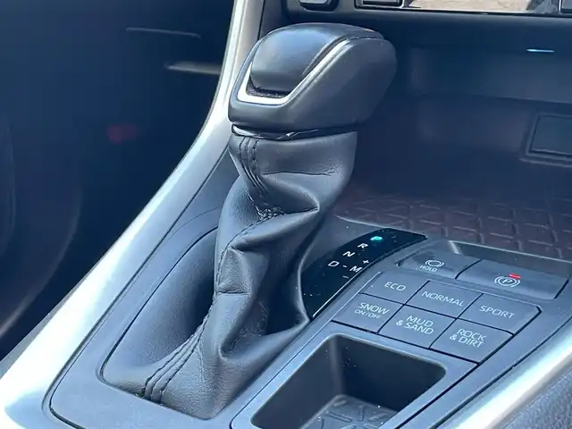 トヨタ ＲＡＶ４ G 滋賀県 2019(令1)年 4万km アティチュードブラックマイカ ガソリン/4WD/CVT/純正7インチナビ(NSZT-W68T)/【AM/FM/CD/DVD/SD/TVフルセグ/Bluetooth】/ビルトインETC/ドライブレコーダー/パワーバックドア/シートヒーター/エアシート/パワーシート/黒革シート/トヨタセーフティセンス/・プリクラッシュ/・レーンキープアシスト/・レーダークルーズコントロール（全車速追従機能付き）/・標識検知機能/バックカメラ/ブラインドスポットモニター/横滑り防止装置/電動サイドブレーキ/革巻きステアリング/ステアリングヒーター/ステアリングスイッチ/オートライト/LEDヘッドライト/電動格納ウインカーミラー/純正ドアバイザー/純正フロアマット