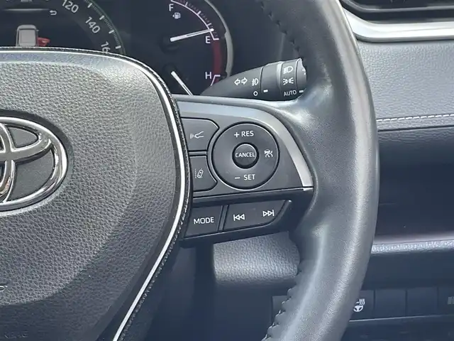 トヨタ ＲＡＶ４ G 滋賀県 2019(令1)年 4万km アティチュードブラックマイカ ガソリン/4WD/CVT/純正7インチナビ(NSZT-W68T)/【AM/FM/CD/DVD/SD/TVフルセグ/Bluetooth】/ビルトインETC/ドライブレコーダー/パワーバックドア/シートヒーター/エアシート/パワーシート/黒革シート/トヨタセーフティセンス/・プリクラッシュ/・レーンキープアシスト/・レーダークルーズコントロール（全車速追従機能付き）/・標識検知機能/バックカメラ/ブラインドスポットモニター/横滑り防止装置/電動サイドブレーキ/革巻きステアリング/ステアリングヒーター/ステアリングスイッチ/オートライト/LEDヘッドライト/電動格納ウインカーミラー/純正ドアバイザー/純正フロアマット