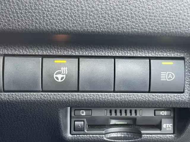 トヨタ ＲＡＶ４ G 滋賀県 2019(令1)年 4万km アティチュードブラックマイカ ガソリン/4WD/CVT/純正7インチナビ(NSZT-W68T)/【AM/FM/CD/DVD/SD/TVフルセグ/Bluetooth】/ビルトインETC/ドライブレコーダー/パワーバックドア/シートヒーター/エアシート/パワーシート/黒革シート/トヨタセーフティセンス/・プリクラッシュ/・レーンキープアシスト/・レーダークルーズコントロール（全車速追従機能付き）/・標識検知機能/バックカメラ/ブラインドスポットモニター/横滑り防止装置/電動サイドブレーキ/革巻きステアリング/ステアリングヒーター/ステアリングスイッチ/オートライト/LEDヘッドライト/電動格納ウインカーミラー/純正ドアバイザー/純正フロアマット