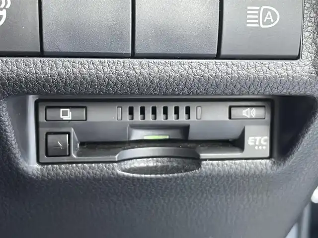 トヨタ ＲＡＶ４ G 滋賀県 2019(令1)年 4万km アティチュードブラックマイカ ガソリン/4WD/CVT/純正7インチナビ(NSZT-W68T)/【AM/FM/CD/DVD/SD/TVフルセグ/Bluetooth】/ビルトインETC/ドライブレコーダー/パワーバックドア/シートヒーター/エアシート/パワーシート/黒革シート/トヨタセーフティセンス/・プリクラッシュ/・レーンキープアシスト/・レーダークルーズコントロール（全車速追従機能付き）/・標識検知機能/バックカメラ/ブラインドスポットモニター/横滑り防止装置/電動サイドブレーキ/革巻きステアリング/ステアリングヒーター/ステアリングスイッチ/オートライト/LEDヘッドライト/電動格納ウインカーミラー/純正ドアバイザー/純正フロアマット
