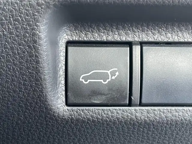 トヨタ ＲＡＶ４ G 滋賀県 2019(令1)年 4万km アティチュードブラックマイカ ガソリン/4WD/CVT/純正7インチナビ(NSZT-W68T)/【AM/FM/CD/DVD/SD/TVフルセグ/Bluetooth】/ビルトインETC/ドライブレコーダー/パワーバックドア/シートヒーター/エアシート/パワーシート/黒革シート/トヨタセーフティセンス/・プリクラッシュ/・レーンキープアシスト/・レーダークルーズコントロール（全車速追従機能付き）/・標識検知機能/バックカメラ/ブラインドスポットモニター/横滑り防止装置/電動サイドブレーキ/革巻きステアリング/ステアリングヒーター/ステアリングスイッチ/オートライト/LEDヘッドライト/電動格納ウインカーミラー/純正ドアバイザー/純正フロアマット