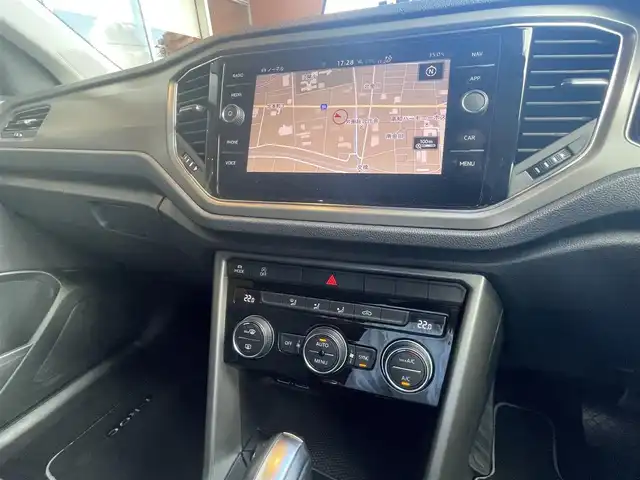 フォルクスワーゲン Ｔ－ロック TDI スタイル デザインPKG 高知県 2020(令2)年 2.8万km 白 ACC（アダプティブクルーズコントロール）/Front Assisy(プリクラッシュブレーキシステム）/Lane Assist(レーンキープアシスト）/ブラインドスポットディテクション/疲労検知システム/プロアクティブ・オキュパント・プロテクション/純正ナビ/　【AM/FM/フルセグTV/androidauto/AppleCarPlay】/前後ドライブレコーダー/電動リアゲート