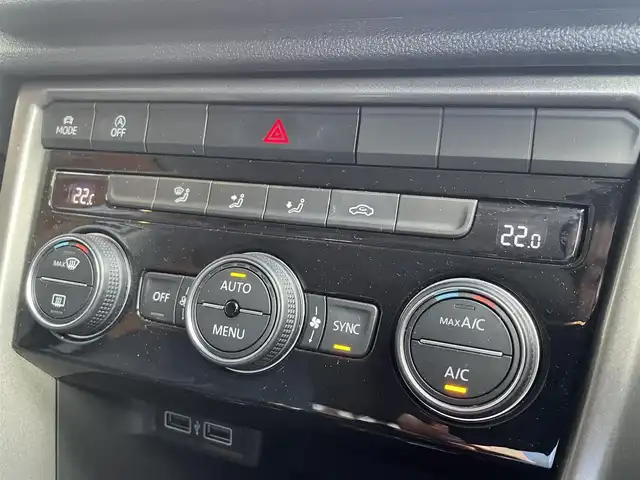 フォルクスワーゲン Ｔ－ロック TDI スタイル デザインPKG 高知県 2020(令2)年 2.8万km 白 ACC（アダプティブクルーズコントロール）/Front Assisy(プリクラッシュブレーキシステム）/Lane Assist(レーンキープアシスト）/ブラインドスポットディテクション/疲労検知システム/プロアクティブ・オキュパント・プロテクション/純正ナビ/　【AM/FM/フルセグTV/androidauto/AppleCarPlay】/前後ドライブレコーダー/電動リアゲート