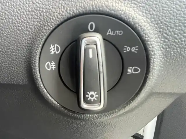 フォルクスワーゲン Ｔ－ロック TDI スタイル デザインPKG 高知県 2020(令2)年 2.8万km 白 ACC（アダプティブクルーズコントロール）/Front Assisy(プリクラッシュブレーキシステム）/Lane Assist(レーンキープアシスト）/ブラインドスポットディテクション/疲労検知システム/プロアクティブ・オキュパント・プロテクション/純正ナビ/　【AM/FM/フルセグTV/androidauto/AppleCarPlay】/前後ドライブレコーダー/電動リアゲート