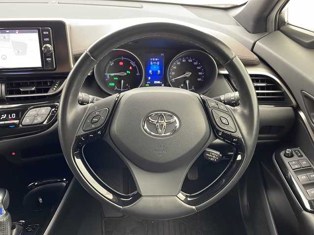 トヨタ Ｃ－ＨＲ G 千葉県 2018(平30)年 2.6万km ホワイトパールクリスタルシャイン モデリスタエアロ/レーダークルーズコントロール/コーナーセンサー前後/レーンキープアシスト/衝突軽減システム/純正SDナビ（NSZT-W66T）/　Bluetooth/フルセグTV/CD/DVD/バックカメラ/純正ビルトインETC/ハーフレザーシート/純正フロアマット/LEDヘッドライト/オートライト/オートハイビーム/純正18インチアルミホイール