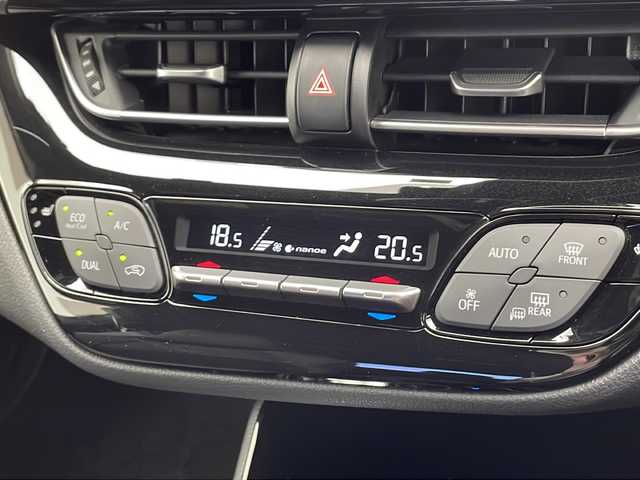 トヨタ Ｃ－ＨＲ G 千葉県 2018(平30)年 2.6万km ホワイトパールクリスタルシャイン モデリスタエアロ/レーダークルーズコントロール/コーナーセンサー前後/レーンキープアシスト/衝突軽減システム/純正SDナビ（NSZT-W66T）/　Bluetooth/フルセグTV/CD/DVD/バックカメラ/純正ビルトインETC/ハーフレザーシート/純正フロアマット/LEDヘッドライト/オートライト/オートハイビーム/純正18インチアルミホイール
