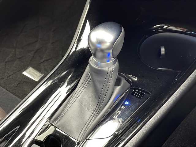 トヨタ Ｃ－ＨＲ G 千葉県 2018(平30)年 2.6万km ホワイトパールクリスタルシャイン モデリスタエアロ/レーダークルーズコントロール/コーナーセンサー前後/レーンキープアシスト/衝突軽減システム/純正SDナビ（NSZT-W66T）/　Bluetooth/フルセグTV/CD/DVD/バックカメラ/純正ビルトインETC/ハーフレザーシート/純正フロアマット/LEDヘッドライト/オートライト/オートハイビーム/純正18インチアルミホイール