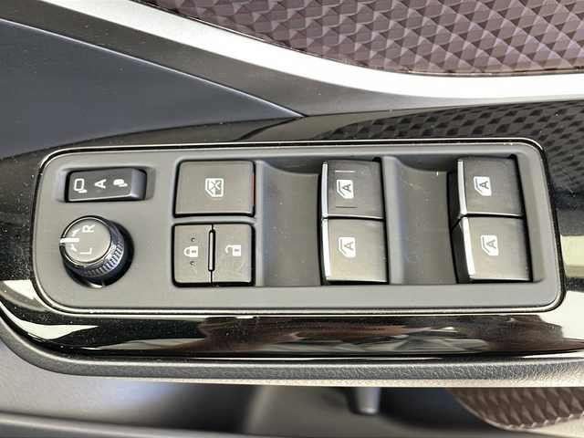 トヨタ Ｃ－ＨＲ G 千葉県 2018(平30)年 2.6万km ホワイトパールクリスタルシャイン モデリスタエアロ/レーダークルーズコントロール/コーナーセンサー前後/レーンキープアシスト/衝突軽減システム/純正SDナビ（NSZT-W66T）/　Bluetooth/フルセグTV/CD/DVD/バックカメラ/純正ビルトインETC/ハーフレザーシート/純正フロアマット/LEDヘッドライト/オートライト/オートハイビーム/純正18インチアルミホイール