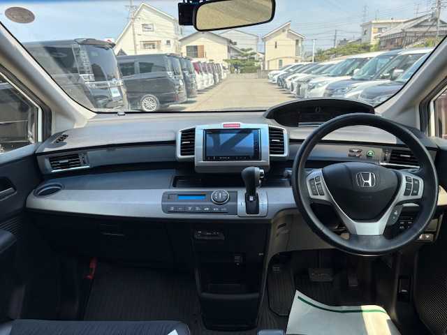 ホンダ フリード ハイブリット ジャストセレクション 大阪府 2014(平26)年 3.9万km ホワイトオーキッドパール 純正8インチナビ/バックカメラ/フルセグ/両側パワースライドドア/クルーズコントロール/横滑り防止装置/前後ドライブレコーダー/ビルトインETC/ハーフレザーシート/HIDヘッドライト/オートライト/純正アルミホイール/ドアバイザー/スマートキー×2