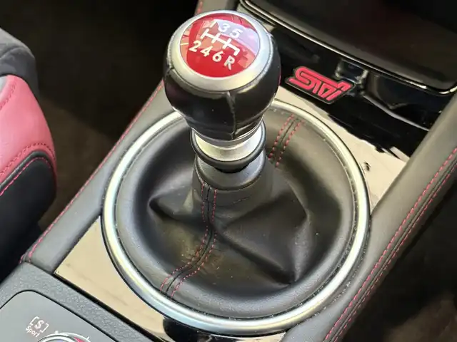 スバル ＷＲＸ ＳＴＩ STI タイプS 愛知県 2018(平30)年 5.9万km クリスタルホワイトP 4WD/ワンオーナー/純正8インチナビ/Bluetooth/CD/DVD/SD/サイド フロント バックカメラ/ETC/ステアリングスイッチ/ドライブレコーダー/BMS/STIリップスポイラー/STIキャリパー/ウインカーミラー/RECAROシート/パワーシートD＋N席/シートヒーター/純正フロアマット/純正アルミホイール/純正エアロ/スペアキー