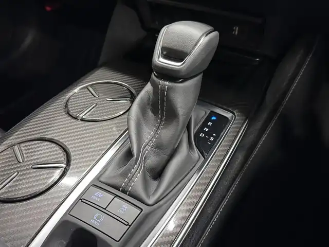 トヨタ クラウン ハイブリッド RS 三重県 2018(平30)年 1.3万km プレシャスブラックパール ハイブリッド/FR/MTモード付フロアCVT/純正 8インチナビ/（AM/FM/CD/DVD/Blu-ray/SDREC/SD/USB/Bluetooth/Miracast/AUX/TV）/バックガイドモニター/ドライブレコーダー 前方/ビルトイン ETC2.0/Toyota Safety Sense/・プリクラッシュセーフティ/・レーントレーシングアシスト/・レーダークルコン/・ロードサインアシスト/・【OP】アダプティブハイビームシステム/・ブラインドスポットモニター＋リヤクロストラフィックオートブレーキ/・インテリジェントクリアランスソナー［パーキングサポートブレーキ（静止物）］/など/装備/・【OP】3眼LEDヘッドランプ/・シートヒーター（D/N）/・ステアリングヒーター/・パワーシート（D8way＋ランバーサポート/N4way（肩口スイッチ付））/・カラーヘッドアップディスプレイ/・左右独立オートエアコン/・雨滴感応式フロントワイパー/・オートライト/・純正18inAW/・プッシュスタート/・ステアリングスイッチ/・保/取/ナビ取/・スマートキーx2/など