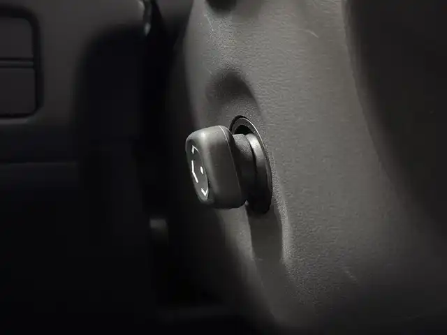トヨタ クラウン ハイブリッド RS 三重県 2018(平30)年 1.3万km プレシャスブラックパール ハイブリッド/FR/MTモード付フロアCVT/純正 8インチナビ/（AM/FM/CD/DVD/Blu-ray/SDREC/SD/USB/Bluetooth/Miracast/AUX/TV）/バックガイドモニター/ドライブレコーダー 前方/ビルトイン ETC2.0/Toyota Safety Sense/・プリクラッシュセーフティ/・レーントレーシングアシスト/・レーダークルコン/・ロードサインアシスト/・【OP】アダプティブハイビームシステム/・ブラインドスポットモニター＋リヤクロストラフィックオートブレーキ/・インテリジェントクリアランスソナー［パーキングサポートブレーキ（静止物）］/など/装備/・【OP】3眼LEDヘッドランプ/・シートヒーター（D/N）/・ステアリングヒーター/・パワーシート（D8way＋ランバーサポート/N4way（肩口スイッチ付））/・カラーヘッドアップディスプレイ/・左右独立オートエアコン/・雨滴感応式フロントワイパー/・オートライト/・純正18inAW/・プッシュスタート/・ステアリングスイッチ/・保/取/ナビ取/・スマートキーx2/など