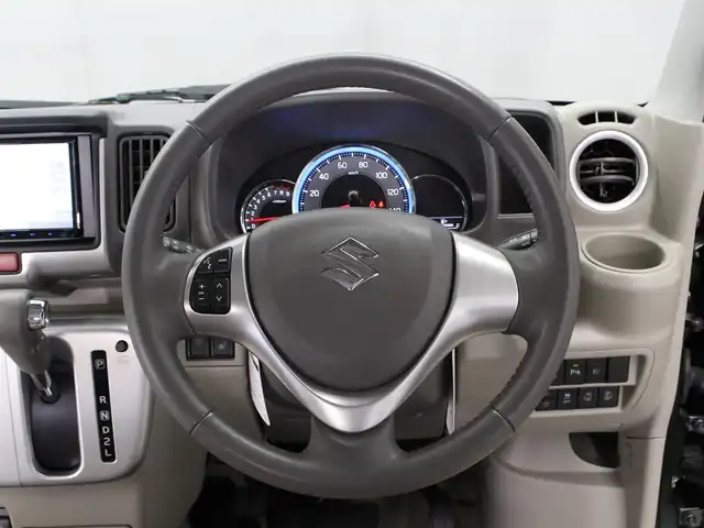 スズキ エブリィ ワゴン PZターボ スペシャル 三重県 2023(令5)年 1.9万km クールカーキPM セーフティサポート /アイドリングストップ/KENWOODメモリナビ・地デジTV/・DVD/CD/・Bluetooth/バックカメラ/パーキングセンサー(リア)/KENWOODドライブレコーダー(DRV-350DT)/車線逸脱警報機能/両側パワースライドドア /左後オートステップ/運転席シートヒーター/USB電源ソケット/ETC/純正14インチアルミホイール/HIDヘッドランプ/・オートライト/ハイビームアシスト/フォグランプ/プッシュエンジンスタート/スマートキー×2/新車時保証書/取扱説明書