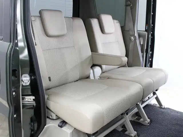 スズキ エブリィ ワゴン PZターボ スペシャル 三重県 2023(令5)年 1.9万km クールカーキPM セーフティサポート /アイドリングストップ/KENWOODメモリナビ・地デジTV/・DVD/CD/・Bluetooth/バックカメラ/パーキングセンサー(リア)/KENWOODドライブレコーダー(DRV-350DT)/車線逸脱警報機能/両側パワースライドドア /左後オートステップ/運転席シートヒーター/USB電源ソケット/ETC/純正14インチアルミホイール/HIDヘッドランプ/・オートライト/ハイビームアシスト/フォグランプ/プッシュエンジンスタート/スマートキー×2/新車時保証書/取扱説明書