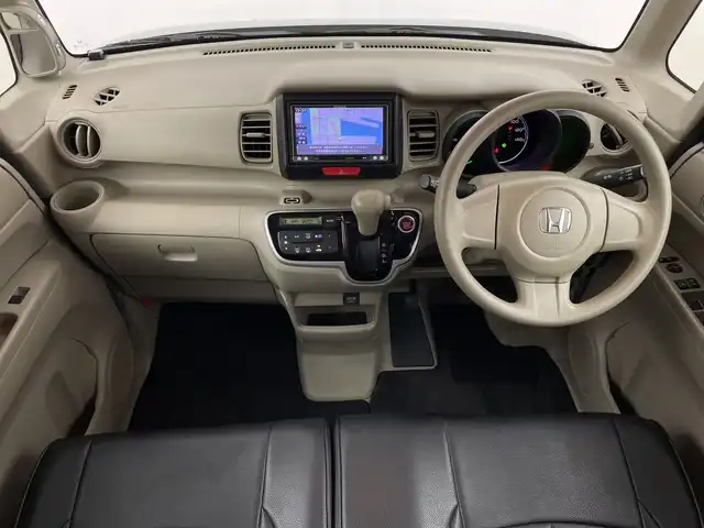 ホンダ Ｎ ＢＯＸ ＋ G 鹿児島県 2014(平26)年 6.7万km カトラリーシルバーM 社外ナビ/(BT/CD/DVD/AM/FM/フルセグTV)/前後ドライブレコーダー/アイドリングストップ/ベンチシート/チップアップシート/レザー調シートカバー/運転席シートハイトアジャスター/プラズマクラスター搭載エアコン/スペアキー/オートライト