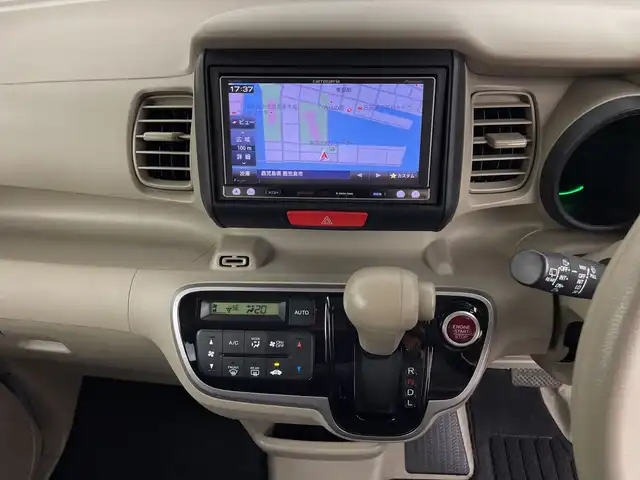 ホンダ Ｎ ＢＯＸ ＋ G 鹿児島県 2014(平26)年 6.7万km カトラリーシルバーM 社外ナビ/(BT/CD/DVD/AM/FM/フルセグTV)/前後ドライブレコーダー/アイドリングストップ/ベンチシート/チップアップシート/レザー調シートカバー/運転席シートハイトアジャスター/プラズマクラスター搭載エアコン/スペアキー/オートライト