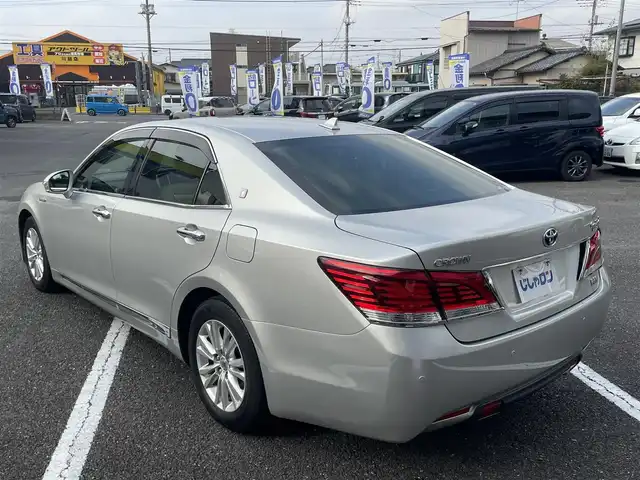 トヨタ クラウン ハイブリッド ロイヤルサルーンG 埼玉県 2014(平26)年 10.2万km プレシャスシルバー (株)IDOMが運営する【じしゃロン川越店】の自社ローン対象車両になります。こちらは現金ご利用時の価格です。自社ローンご希望の方は別途その旨お申付け下さい。/純正HDDナビ/フルセグ/Bluetooth/ミュージックサーバー/CD/DVD/AM/FM/バックカメラ/レーダークルーズコントロール/プリクラッシュセーフティ/純正１６インチアルミホイール/ビルトインETC/左右パワーシート/シートヒーター/ステアリングヒーター/ステアリングリモコン/オートマチックハイビーム/コーナーセンサー/ウインカーミラー/ヘッドライトウォッシャー/保証書