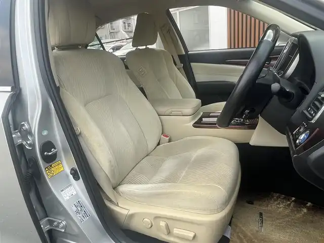 トヨタ クラウン ハイブリッド ロイヤルサルーンG 埼玉県 2014(平26)年 10.2万km プレシャスシルバー (株)IDOMが運営する【じしゃロン川越店】の自社ローン対象車両になります。こちらは現金ご利用時の価格です。自社ローンご希望の方は別途その旨お申付け下さい。/純正HDDナビ/フルセグ/Bluetooth/ミュージックサーバー/CD/DVD/AM/FM/バックカメラ/レーダークルーズコントロール/プリクラッシュセーフティ/純正１６インチアルミホイール/ビルトインETC/左右パワーシート/シートヒーター/ステアリングヒーター/ステアリングリモコン/オートマチックハイビーム/コーナーセンサー/ウインカーミラー/ヘッドライトウォッシャー/保証書