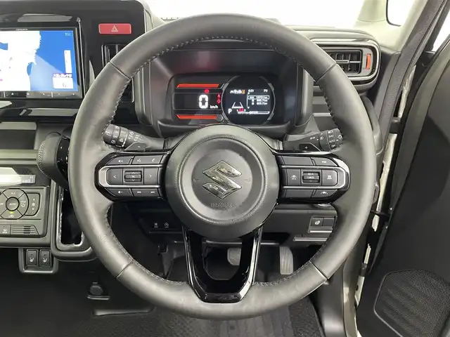 スズキ スペーシア ギア HYBRID XZターボ 宮城県 2024(令6)年 2万km モスグレーメタリック パイオニア８型ナビ/両側パワースライドドア/ヘッドアップディスプレイ/アダプティブクルーズコントロール/シート／ステアリングヒーター/フルセグTV/バックモニター/ETC/衝突軽減ブレーキ/レーンキープアシスト/オートハイビーム/パーキングセンサー/LEDヘッドライト/フォグランプ/ルーフレール/禁煙車