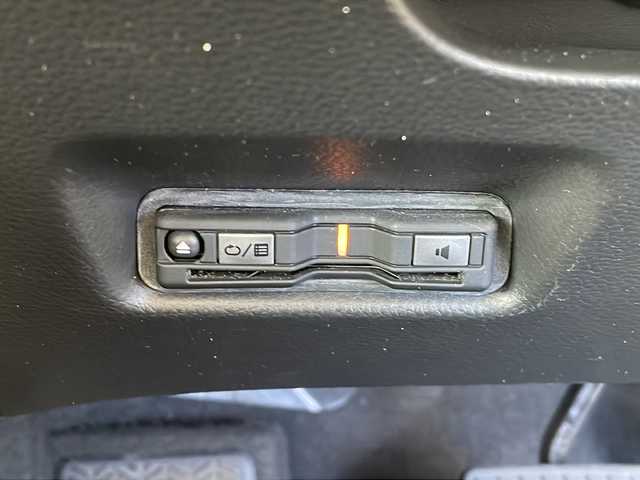 ホンダ フィット e:HEVホーム 三重県 2020(令2)年 4.2万km プラチナホワイトパール 純正９型ナビ/バックカメラ　/追従クルーズコントロール/レーンキープアシスト/ＥＴＣ/ナビ連動ドラレコ/衝突軽減システム/標識認識システム/先行車発進告知/ＳＯＳコール/ＬＥＤオートライト/電子パーキング/盗難防止装置/電動格納ミラー/禁煙車