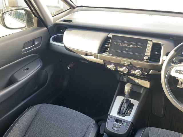 ホンダ フィット e:HEVホーム 三重県 2020(令2)年 4.2万km プラチナホワイトパール 純正９型ナビ/バックカメラ　/追従クルーズコントロール/レーンキープアシスト/ＥＴＣ/ナビ連動ドラレコ/衝突軽減システム/標識認識システム/先行車発進告知/ＳＯＳコール/ＬＥＤオートライト/電子パーキング/盗難防止装置/電動格納ミラー/禁煙車