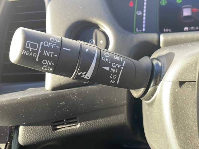 ホンダ フィット e:HEVホーム 三重県 2020(令2)年 4.2万km プラチナホワイトパール 純正９型ナビ/バックカメラ　/追従クルーズコントロール/レーンキープアシスト/ＥＴＣ/ナビ連動ドラレコ/衝突軽減システム/標識認識システム/先行車発進告知/ＳＯＳコール/ＬＥＤオートライト/電子パーキング/盗難防止装置/電動格納ミラー/禁煙車