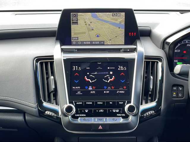 トヨタ クラウン ハイブリッド RS アドバンス 熊本県 2018(平30)年 4万km ホワイトパールクリスタルシャイン サンルーフ/純正ナビ/【フルセグTV/CD/DVD/Bluetooth/ラジオ 】/パノラミックビューモニター/デジタルインナーミラー/レーダークルーズコントロール/パドルシフト/レーントレーシングアシスト/プリクラッシュセーフティ/ブラインドスポットモニター/クリアランスソナー/リヤクロストラフィックアラート/リヤカメラディテクション/パーキングサポートブレーキ/ヘッドアップディスプレイ/ロードサインアシスト/先行車発進お知らせ機能/黒革シート/前席パワーシート/運転席シートメモリ/前席エアーシート/シートヒーター/純正18インチAW/オートライト/LEDヘッドライト/フォグランプ/ブレーキホールド/横滑り防止機能/革巻きステアリング/ステアリングスイッチ/保証書/取扱説明書/
