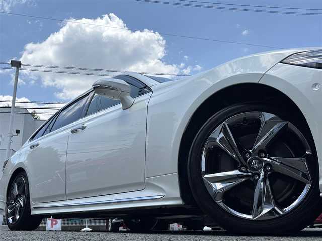 トヨタ クラウン ハイブリッド RS アドバンス 熊本県 2018(平30)年 4万km ホワイトパールクリスタルシャイン サンルーフ/純正ナビ/【フルセグTV/CD/DVD/Bluetooth/ラジオ 】/パノラミックビューモニター/デジタルインナーミラー/レーダークルーズコントロール/パドルシフト/レーントレーシングアシスト/プリクラッシュセーフティ/ブラインドスポットモニター/クリアランスソナー/リヤクロストラフィックアラート/リヤカメラディテクション/パーキングサポートブレーキ/ヘッドアップディスプレイ/ロードサインアシスト/先行車発進お知らせ機能/黒革シート/前席パワーシート/運転席シートメモリ/前席エアーシート/シートヒーター/純正18インチAW/オートライト/LEDヘッドライト/フォグランプ/ブレーキホールド/横滑り防止機能/革巻きステアリング/ステアリングスイッチ/保証書/取扱説明書/