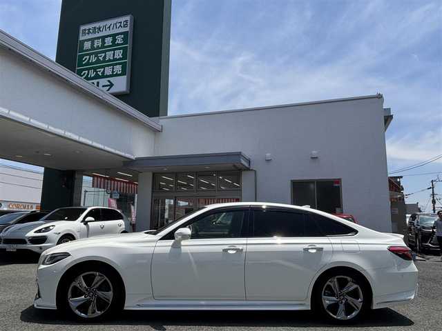 トヨタ クラウン ハイブリッド RS アドバンス 熊本県 2018(平30)年 4万km ホワイトパールクリスタルシャイン サンルーフ/純正ナビ/【フルセグTV/CD/DVD/Bluetooth/ラジオ 】/パノラミックビューモニター/デジタルインナーミラー/レーダークルーズコントロール/パドルシフト/レーントレーシングアシスト/プリクラッシュセーフティ/ブラインドスポットモニター/クリアランスソナー/リヤクロストラフィックアラート/リヤカメラディテクション/パーキングサポートブレーキ/ヘッドアップディスプレイ/ロードサインアシスト/先行車発進お知らせ機能/黒革シート/前席パワーシート/運転席シートメモリ/前席エアーシート/シートヒーター/純正18インチAW/オートライト/LEDヘッドライト/フォグランプ/ブレーキホールド/横滑り防止機能/革巻きステアリング/ステアリングスイッチ/保証書/取扱説明書/