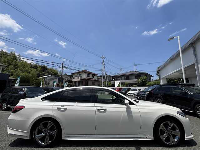 トヨタ クラウン ハイブリッド RS アドバンス 熊本県 2018(平30)年 4万km ホワイトパールクリスタルシャイン サンルーフ/純正ナビ/【フルセグTV/CD/DVD/Bluetooth/ラジオ 】/パノラミックビューモニター/デジタルインナーミラー/レーダークルーズコントロール/パドルシフト/レーントレーシングアシスト/プリクラッシュセーフティ/ブラインドスポットモニター/クリアランスソナー/リヤクロストラフィックアラート/リヤカメラディテクション/パーキングサポートブレーキ/ヘッドアップディスプレイ/ロードサインアシスト/先行車発進お知らせ機能/黒革シート/前席パワーシート/運転席シートメモリ/前席エアーシート/シートヒーター/純正18インチAW/オートライト/LEDヘッドライト/フォグランプ/ブレーキホールド/横滑り防止機能/革巻きステアリング/ステアリングスイッチ/保証書/取扱説明書/