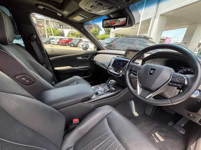 トヨタ クラウン ハイブリッド RS アドバンス 熊本県 2018(平30)年 4万km ホワイトパールクリスタルシャイン サンルーフ/純正ナビ/【フルセグTV/CD/DVD/Bluetooth/ラジオ 】/パノラミックビューモニター/デジタルインナーミラー/レーダークルーズコントロール/パドルシフト/レーントレーシングアシスト/プリクラッシュセーフティ/ブラインドスポットモニター/クリアランスソナー/リヤクロストラフィックアラート/リヤカメラディテクション/パーキングサポートブレーキ/ヘッドアップディスプレイ/ロードサインアシスト/先行車発進お知らせ機能/黒革シート/前席パワーシート/運転席シートメモリ/前席エアーシート/シートヒーター/純正18インチAW/オートライト/LEDヘッドライト/フォグランプ/ブレーキホールド/横滑り防止機能/革巻きステアリング/ステアリングスイッチ/保証書/取扱説明書/