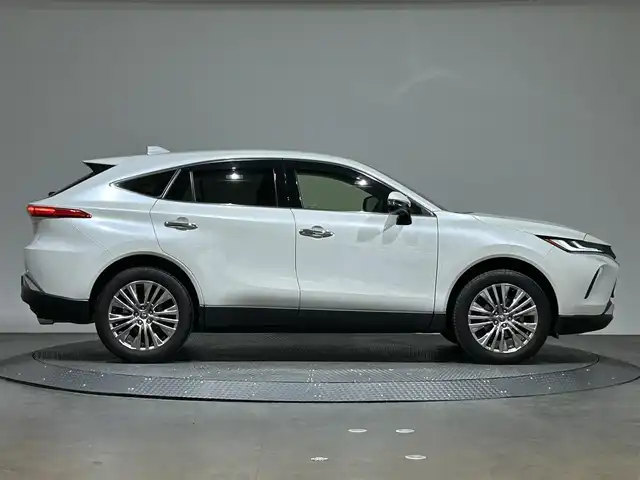 トヨタ ハリアー Z 愛媛県 2021(令3)年 1.8万km ホワイトパールクリスタルシャイン ワンオーナー/車検R8年10月/12.3インチTコネクトナビゲーション/AppleCarPlay/AndroidAuto/JBL9スピーカーサウンドシステム/フルセグ/バックカメラ/ハンズフリーパワーバックドア/トヨタセーフティセンス/・レーダークルーズコントロール/・レーンキープアシスト/・プリクラッシュセーフティ/・ハイビームアシスト/・ブラインドスポットモニター/デジタルインナーミラー/LEDヘッドライト/パワーシート/シートヒーター/ETC2.0/禁煙車/置くだけ充電　