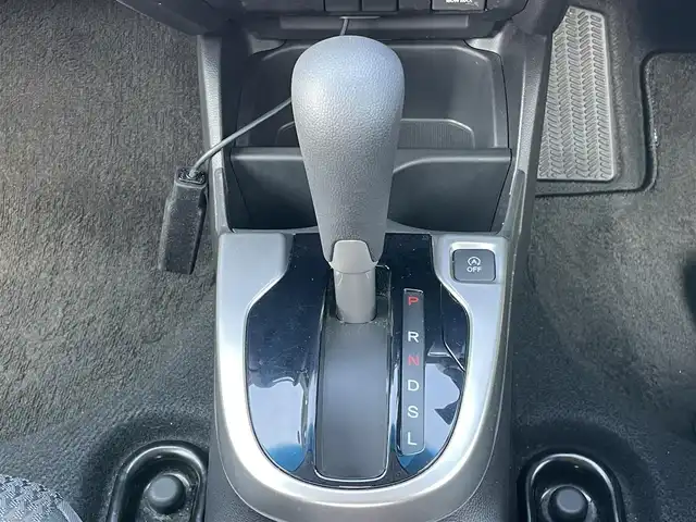 ホンダ フィット 13G F 道央・札幌 2019(令1)年 3.4万km クリスタルブラックパール ワンオーナー/純正ディーラーOPナビ/CD/DVD/BT/フルセグ/横滑り防止装置/バックカメラ/ビルトインETC/アイドリングストップ/ECONモード/プッシュスタート/スマートキー/ハロゲンヘッドライト/ヘッドライトレベライザー/電動格納ミラー/ウィンカーミラー/純正フロアマット/純正エンジンスターター/社外AW付夏タイヤ積込/175/70/R14/2023年/山3mm