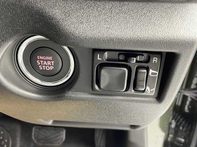 スズキ ジムニー XL 愛知県 2025(令7)年 0.1万km未満 ジャングルグリーン 届出済未使用車/４WD/レーダーブレーキサポート/レーンアシスト/横滑り防止/後方コーナーセンサー/フォグランプ/ダウンヒルアシスト/オートエアコン/オートライト/プッシュスタート/シートヒーター/電動格納ミラー/マニュアルヘッドライトレベリング