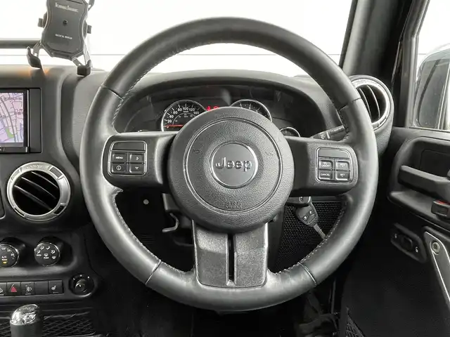 クライスラー・ジープ ジープ ラングラー アンリミテッド サハラ 千葉県 2016(平28)年 5.6万km ブラック 4WD/社外ナビ/ワンセグTV/バックカメラ/前席シートヒーター/ＥＴＣ/クルーズコントロール/レザーシート/オートライト/ステアリングスイッチ/デジタルインナーミラー/社外アルミホイール/リモコンキー