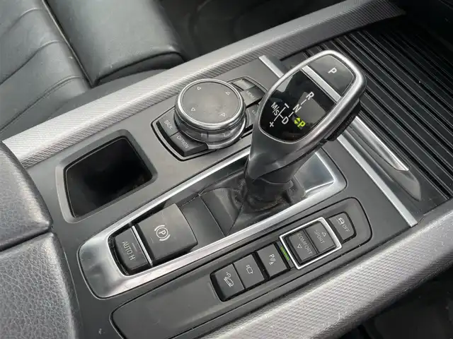 ＢＭＷ Ｘ５ xDrive 35d Mスポーツ 青森県 2016(平28)年 10万km アルピンホワイトⅢ 4WD/電動パノラマガラスサンルーフ/インテリジェントセーフティ/・車線逸脱警報機能/・衝突軽減ブレーキ/・歩行者警告機能/純正ナビ/【AM/FM/CD/DVD/BT/USB】/フルセグTV/全周囲カメラ/パーキングセンサー/電動リアゲート/レーダークルーズコントロール/オートブレーキホールド/ダウンヒルアシスト機能/アイドリングストップ/ドライブモード/【SPORT/COMFORT】/シートヒーター/ドライブレコーダー/ETC/社外AWスタッドレスタイヤ積込/取扱説明書/保証書