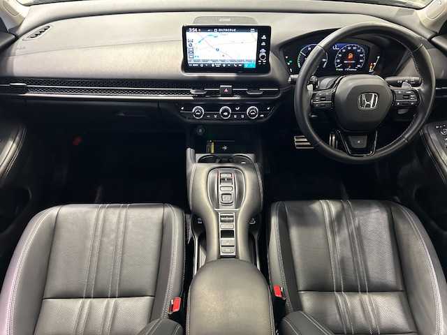 ホンダ ＺＲ－Ｖ ハイブリッド e:HEV Z 宮城県 2022(令4)年 1.9万km アーバンチタニウムメタリック ホンダセンシング/・衝突軽減ブレーキ（CMBS）/・踏み間違い衝突軽減システム/・路外逸脱抑制機能/・歩行者事故低減ステアリング/・先行車発進お知らせ機能/・標識認識機能/・オートハイビーム/・ブラインドスポットインフォメーション/・渋滞追従機能付アダプティブクルーズコントロール（ACC）/・車線維持支援システム（LKAS）/・トラフィックジャムアシスト（渋滞運転支援機能）/・パーキングセンサーシステム/純正ナビ/純正オプション/・3方位カメラ（前・後・車内）/・LEDサイドステップガーニッシュ/・LEDライニングカバーイルミネーション/・ブラックエンブレム/置くだけ充電/BOSEサウンド/電動リアゲート/マルチビューカメラ/パドルシフト/シートヒーター/本革シート/ステアリングヒーター/シートメモリー/パワーシート/純正アルミホイール/純正フロアマット/ETC２．０
