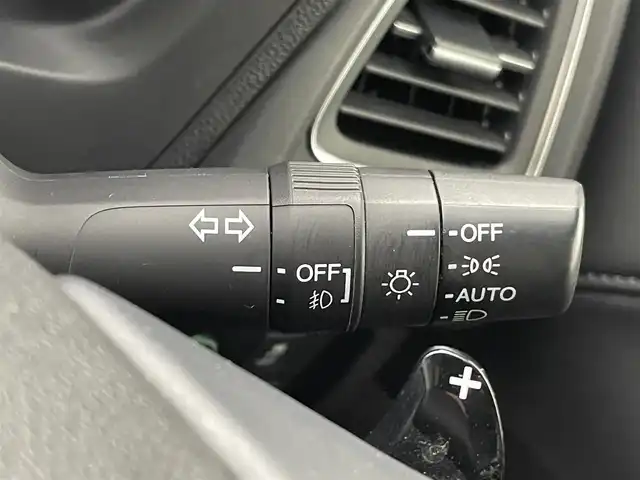 ホンダ ヴェゼル ハイブリッド Z ホンダセンシング 熊本県 2017(平29)年 6万km クリスタルブラックパール 禁煙車　/純正ナビ（ＣＤ・ＤＶＤ・フルセグ・ＢＴ・ＳＤ・ipod・ＵＳＢ）/バックカメラ　/純正前方ドライブレコーダー　/ビルトインＥＴＣ　/ホンダセンシング　/衝突軽減ブレーキ　/レーダークルーズコントロール　/レーンキープアシスト/前席シートヒータ/前席パワーシート/横滑り防止/アイドリングストップ/純正フロアマット/純正１７インチAW/オートライト/LEDヘッドライト/フォグライト/スマートキー/プッシュスタート