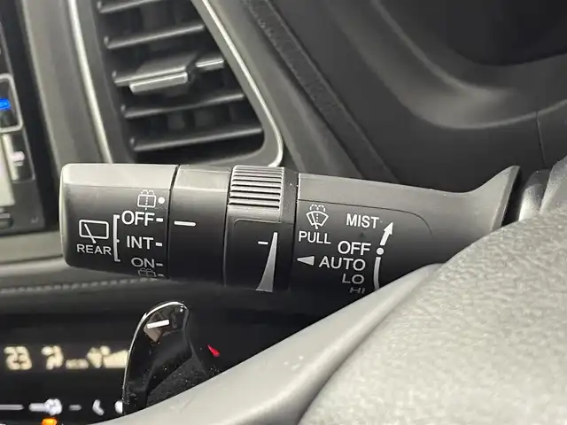 ホンダ ヴェゼル ハイブリッド Z ホンダセンシング 熊本県 2017(平29)年 6万km クリスタルブラックパール 禁煙車　/純正ナビ（ＣＤ・ＤＶＤ・フルセグ・ＢＴ・ＳＤ・ipod・ＵＳＢ）/バックカメラ　/純正前方ドライブレコーダー　/ビルトインＥＴＣ　/ホンダセンシング　/衝突軽減ブレーキ　/レーダークルーズコントロール　/レーンキープアシスト/前席シートヒータ/前席パワーシート/横滑り防止/アイドリングストップ/純正フロアマット/純正１７インチAW/オートライト/LEDヘッドライト/フォグライト/スマートキー/プッシュスタート