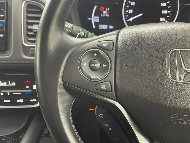 ホンダ ヴェゼル ハイブリッド Z ホンダセンシング 熊本県 2017(平29)年 6万km クリスタルブラックパール 禁煙車　/純正ナビ（ＣＤ・ＤＶＤ・フルセグ・ＢＴ・ＳＤ・ipod・ＵＳＢ）/バックカメラ　/純正前方ドライブレコーダー　/ビルトインＥＴＣ　/ホンダセンシング　/衝突軽減ブレーキ　/レーダークルーズコントロール　/レーンキープアシスト/前席シートヒータ/前席パワーシート/横滑り防止/アイドリングストップ/純正フロアマット/純正１７インチAW/オートライト/LEDヘッドライト/フォグライト/スマートキー/プッシュスタート